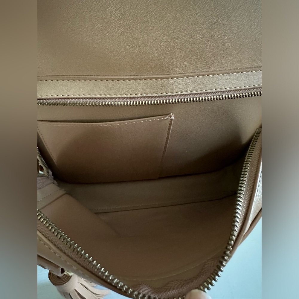 Skip Hop Greenwich Chic Diaper Bag Backpack Beige
Large Unisex - Picture 8 of 11